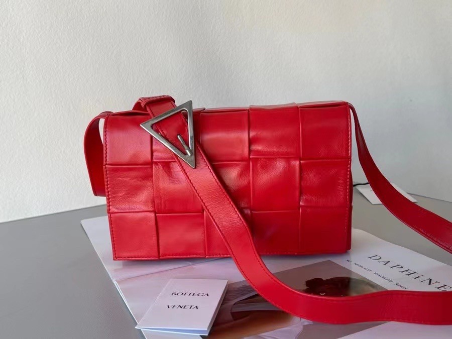 Bottega Veneta Cassett Bag In Red Wrinkled Calfskin