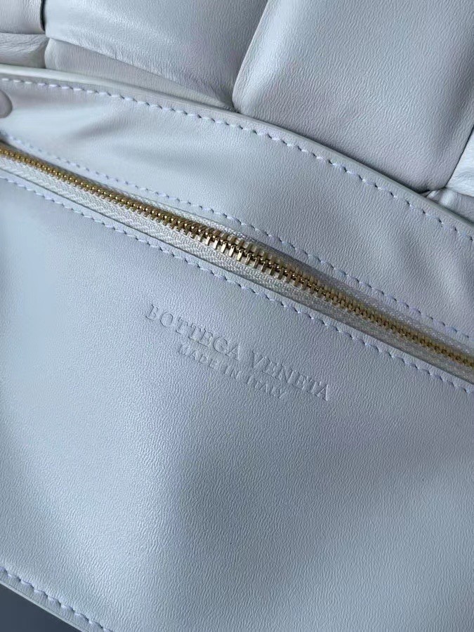 Bottega Veneta Padded Cassette Bag In White Lambskin