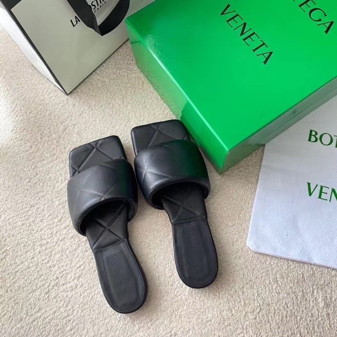 Bottega Veneta Rubber Lido Slides In Black Lambskin