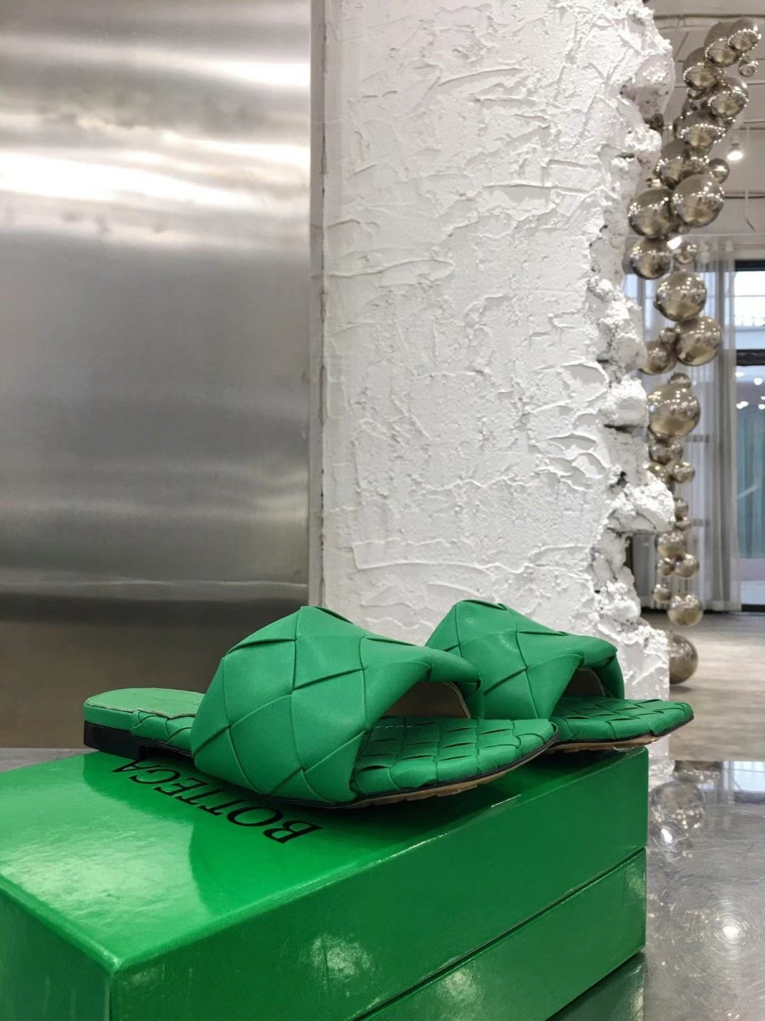 Bottega Veneta Lido Slides In Green Intreccio Lambskin