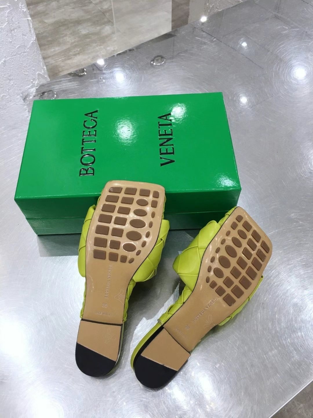 Bottega Veneta Lido Slides In Kiwi Intreccio Lambskin