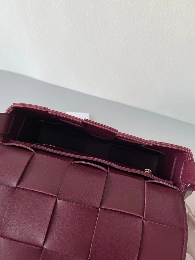 Bottega Veneta Cassett Bag In Bordeaux Intrecciato Lambskin