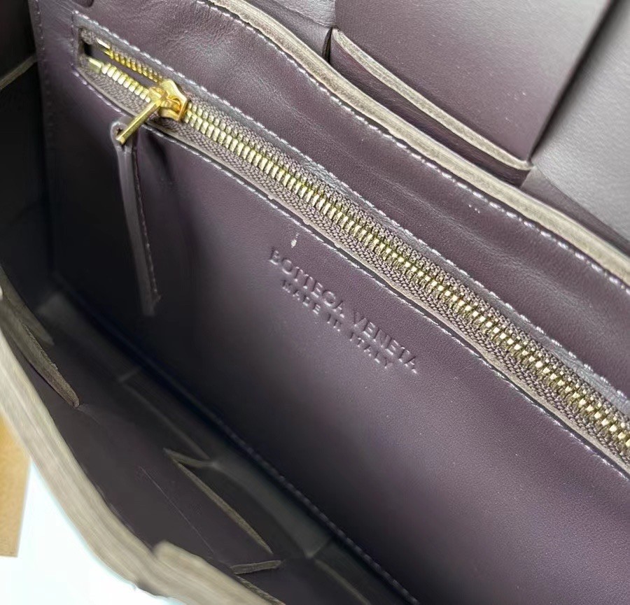 Bottega Veneta Cassett Bag In Grape Intrecciato Lambskin