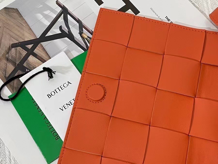 Bottega Veneta Cassett Bag In Orange Intrecciato Lambskin