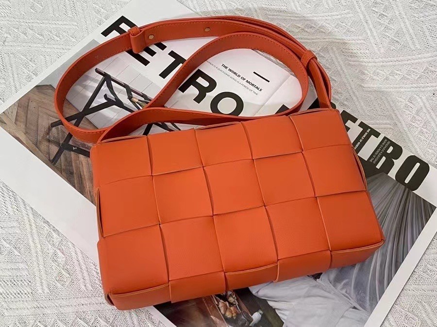 Bottega Veneta Cassett Bag In Orange Intrecciato Lambskin