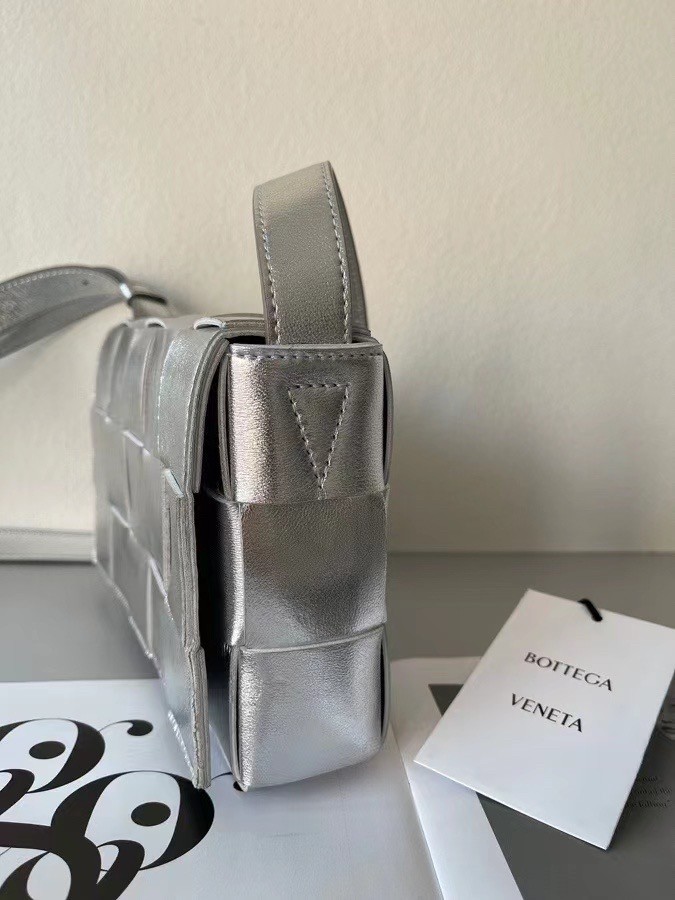 Bottega Veneta Cassett Bag In Silver Intrecciato Lambskin