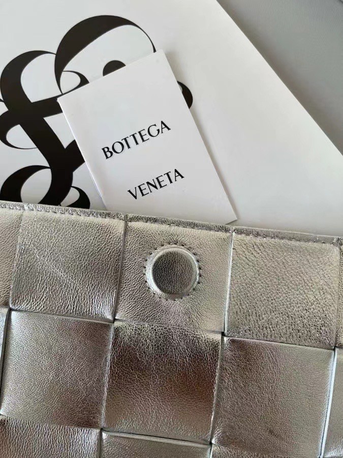 Bottega Veneta Cassett Bag In Silver Intrecciato Lambskin