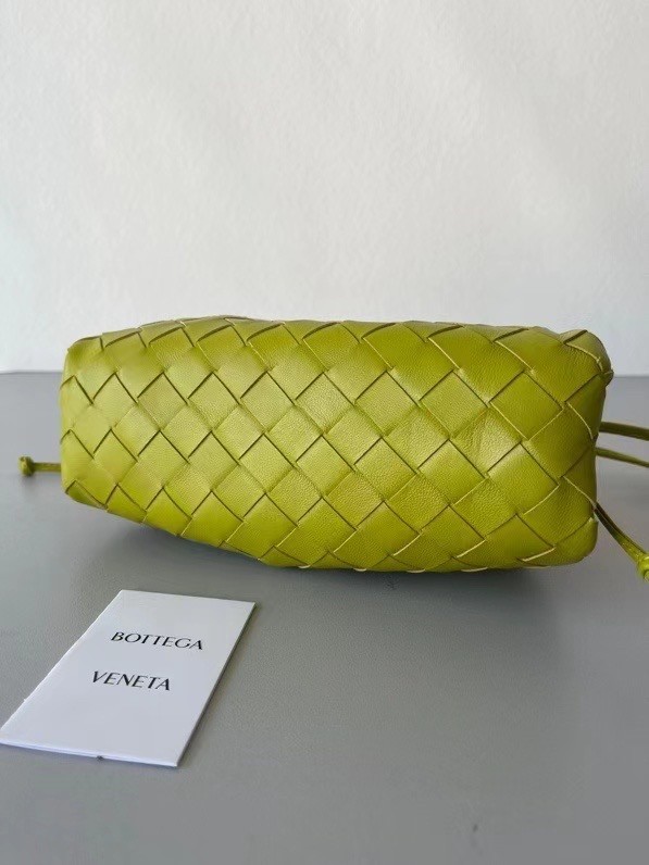 Bottega Veneta Mini Pouch In Kiwi Intrecciato Lambskin