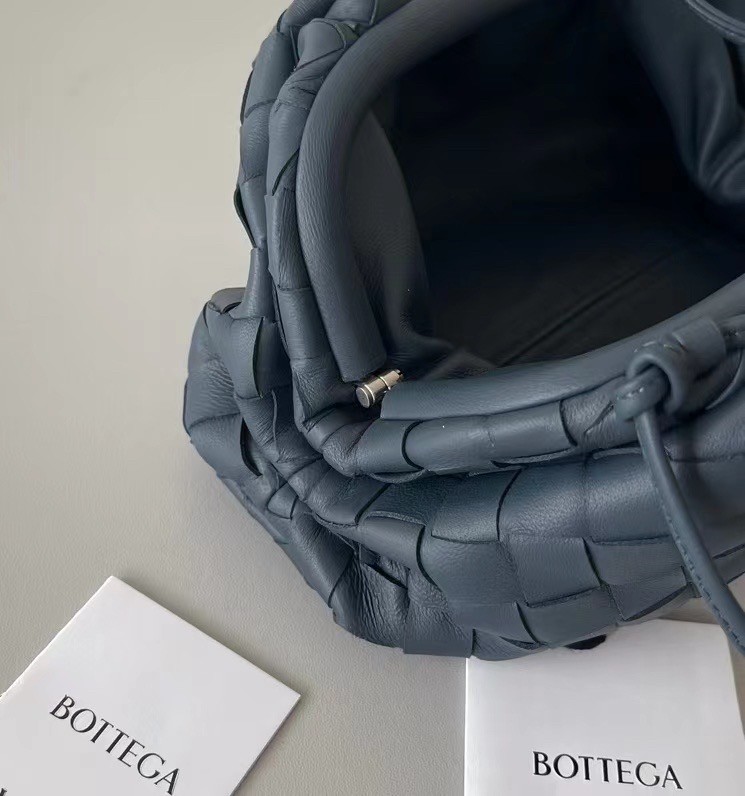 Bottega Veneta Mini Pouch In Thunder Intrecciato Lambskin