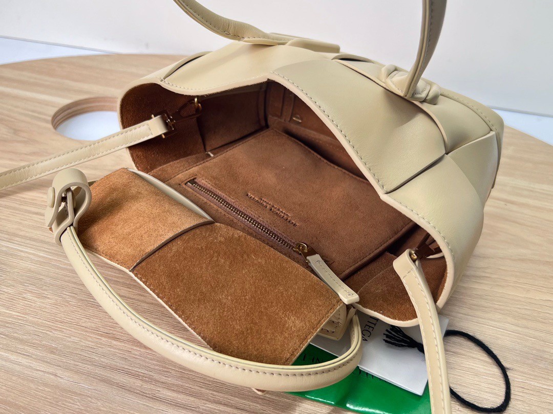 Bottega Veneta Mini Arco Bag In Beige Intrecciato Calfskin