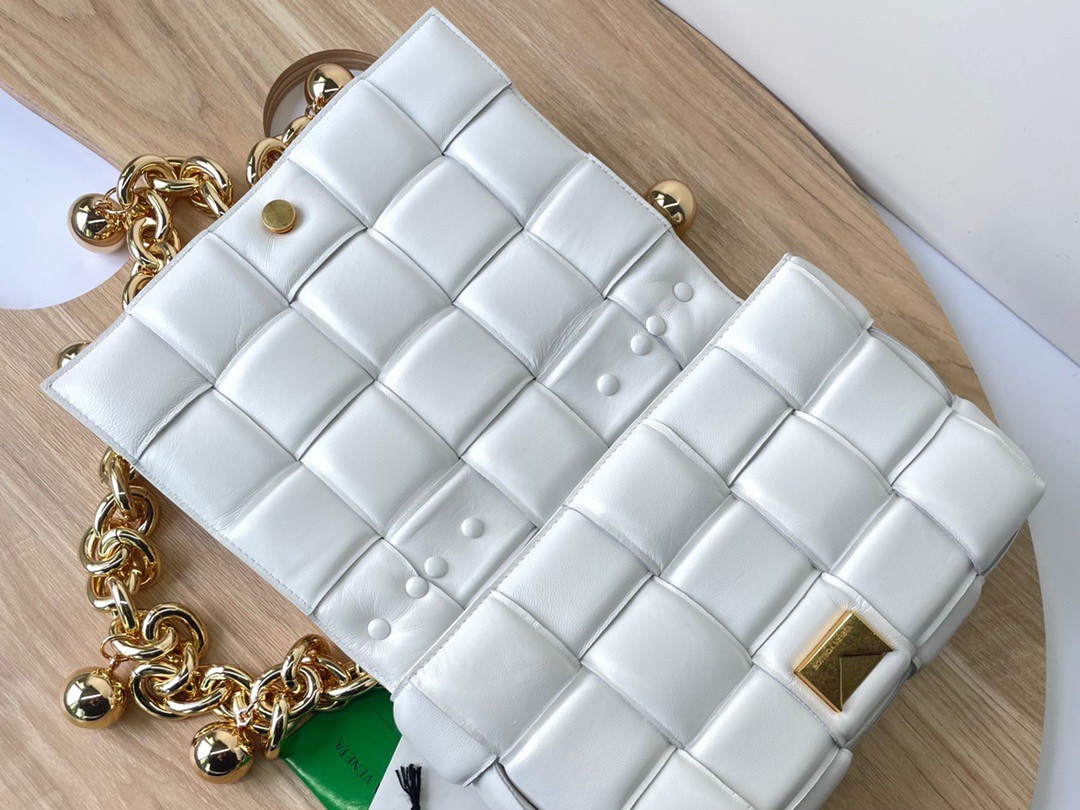 Bottega Veneta Chain Cassette Bag In White Lambskin