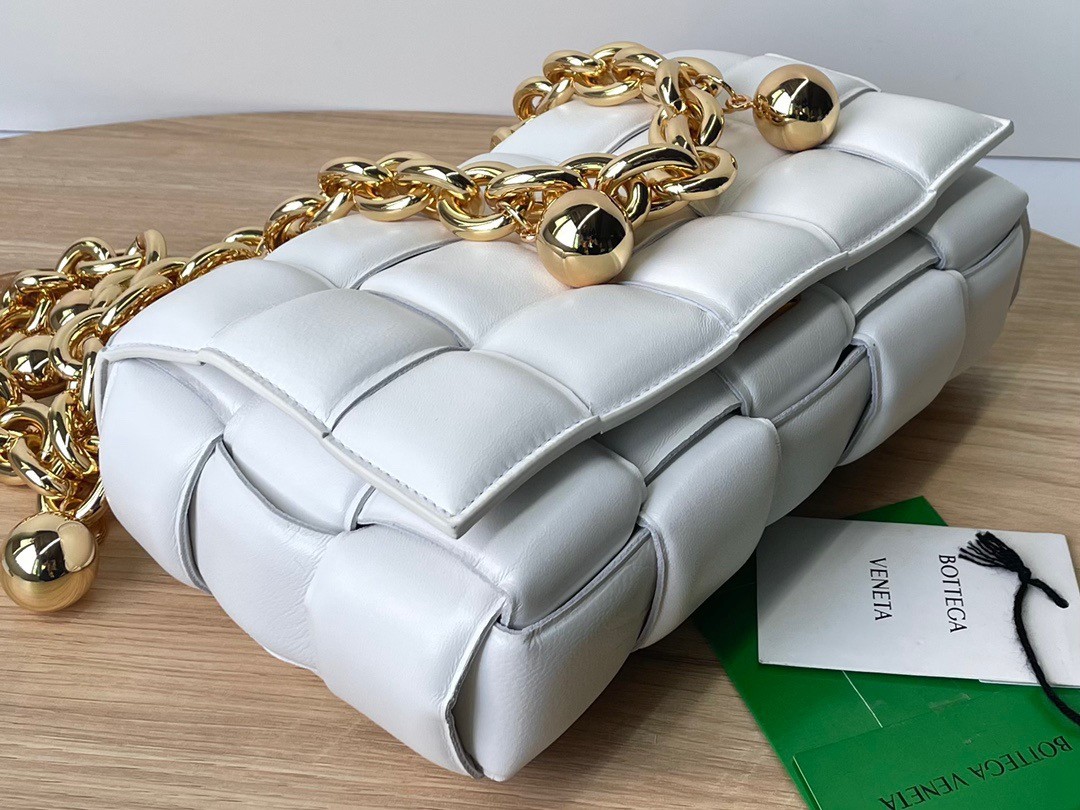 Bottega Veneta Chain Cassette Bag In White Lambskin