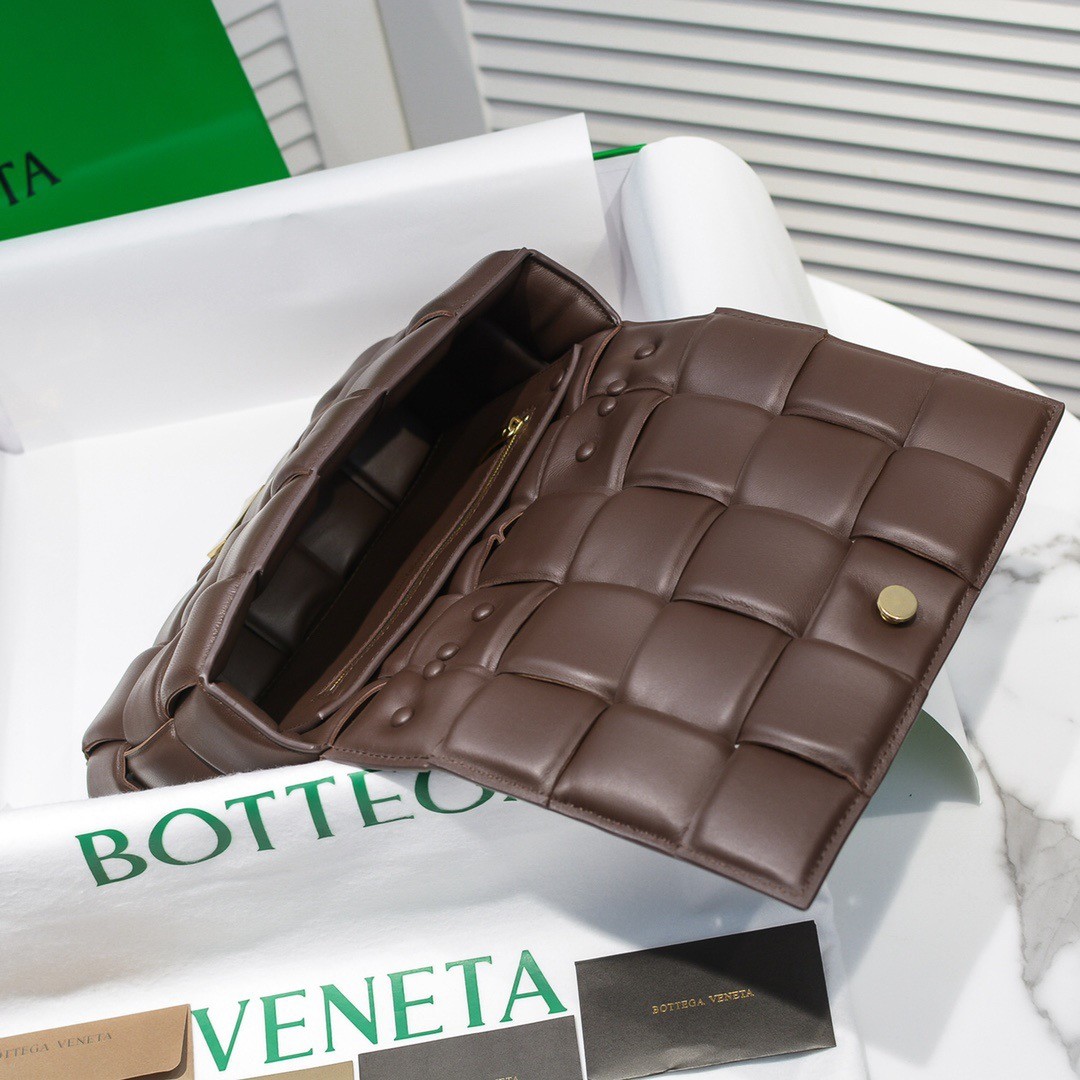 Bottega Veneta Chain Cassette Bag In Fondant Lambskin