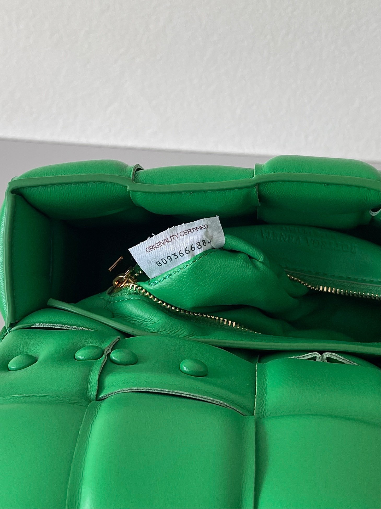 Bottega Veneta Chain Cassette Bag In Parakeet Lambskin