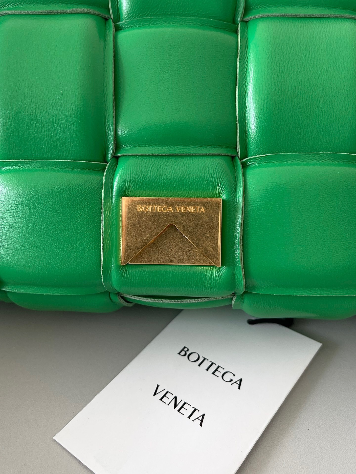 Bottega Veneta Chain Cassette Bag In Parakeet Lambskin