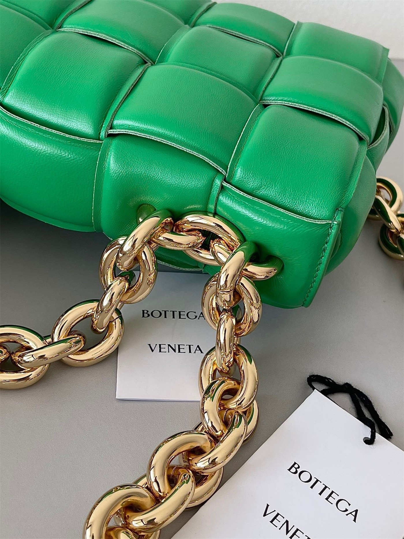 Bottega Veneta Chain Cassette Bag In Parakeet Lambskin