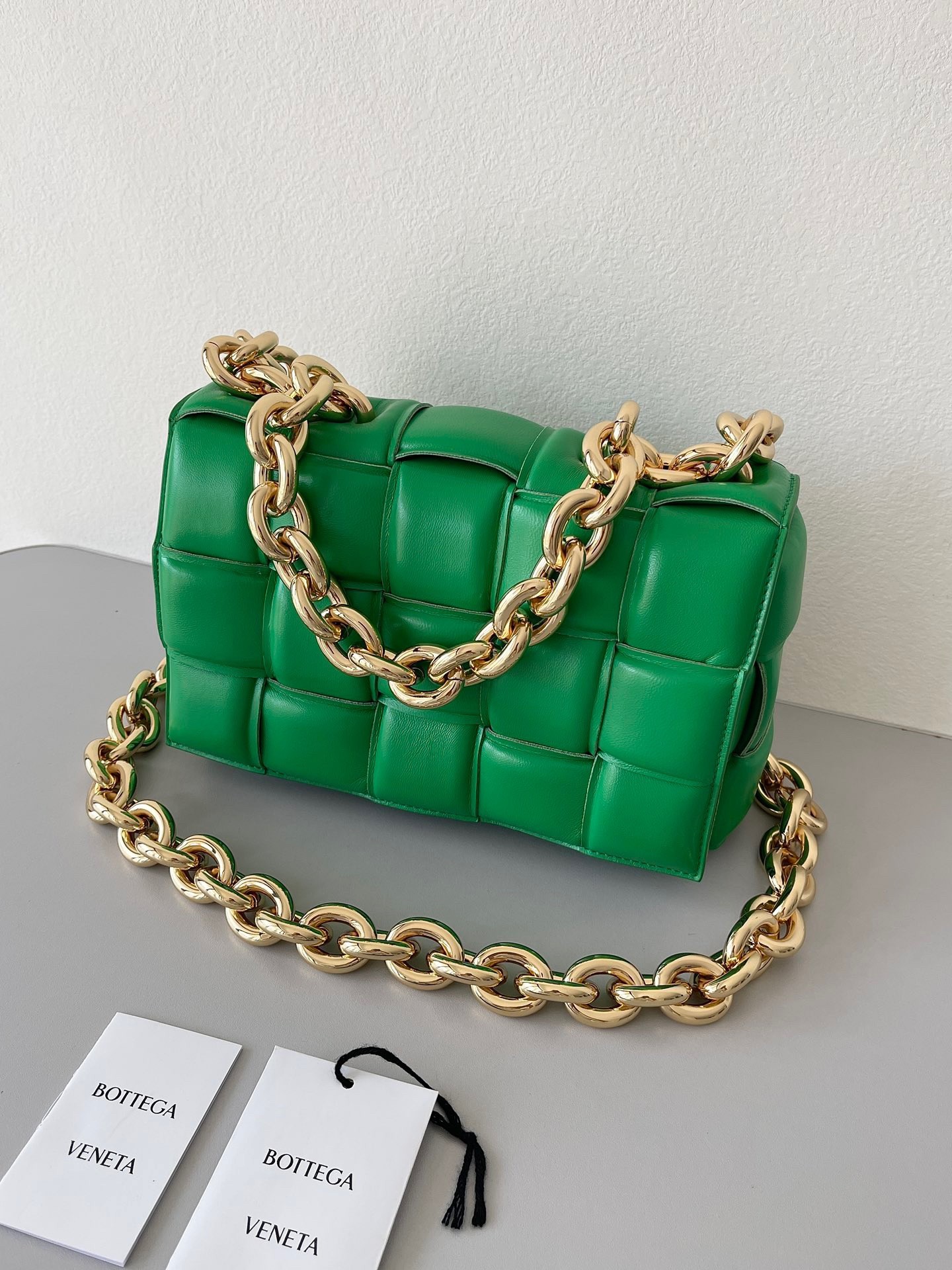 Bottega Veneta Chain Cassette Bag In Parakeet Lambskin