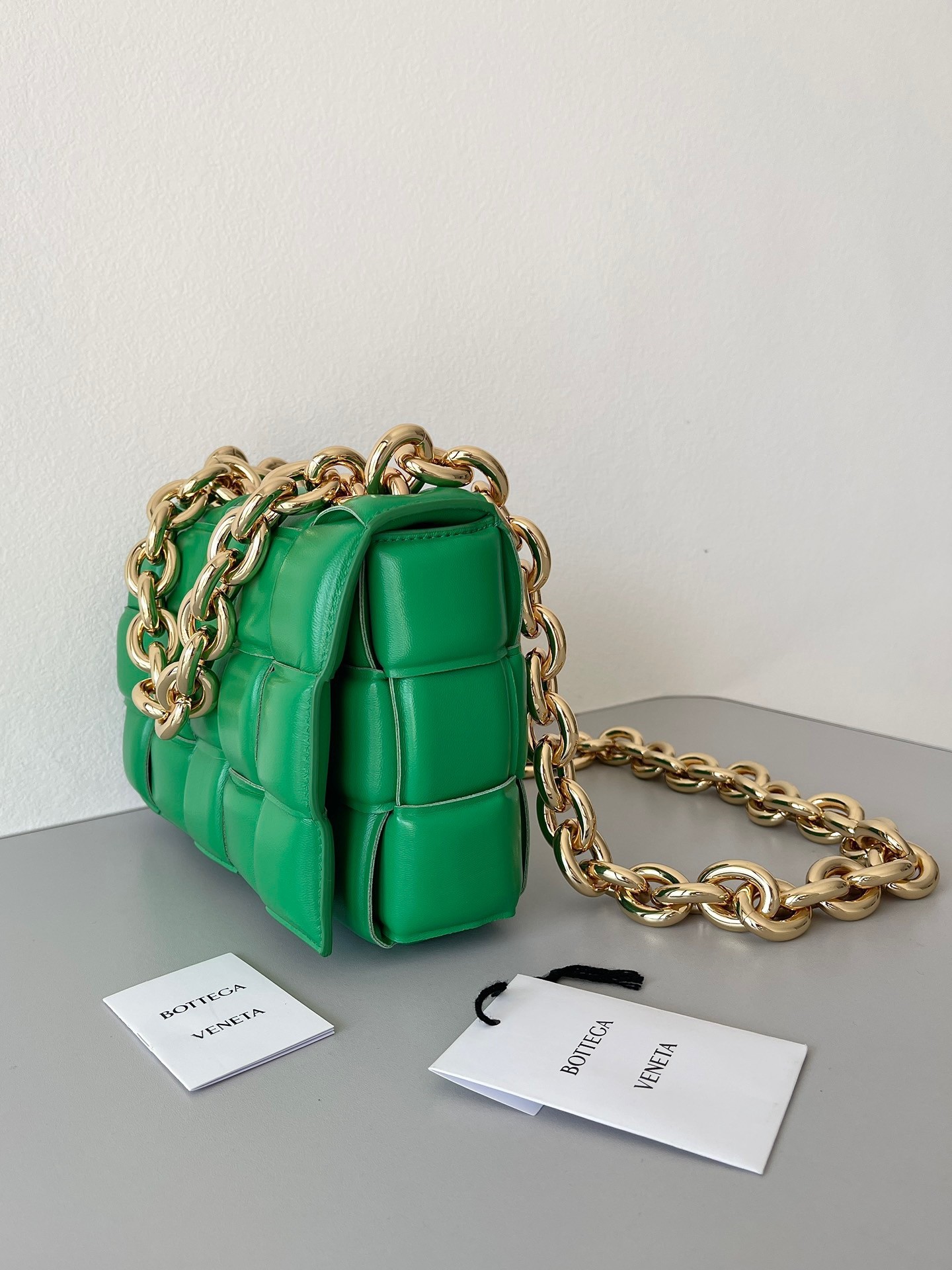 Bottega Veneta Chain Cassette Bag In Parakeet Lambskin