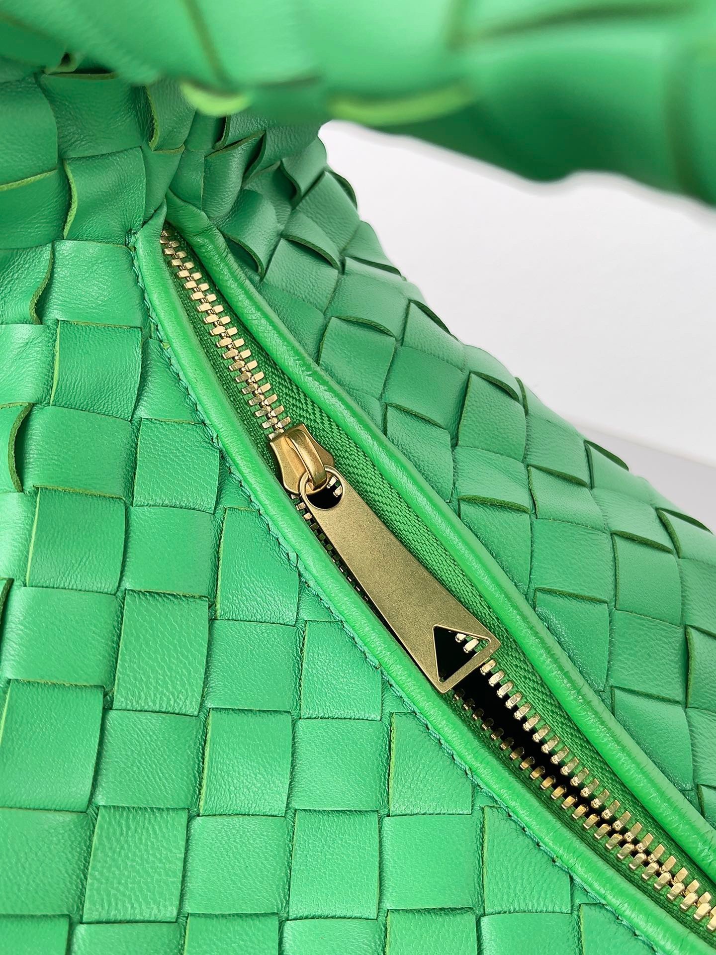 Bottega Veneta BV Jodie Teen Bag In Green Intrecciato Leather