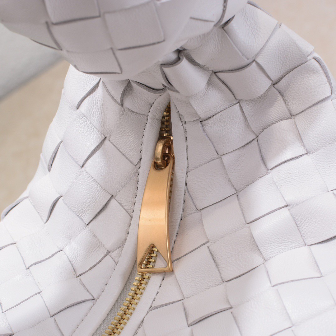 Bottega Veneta BV Jodie Teen Bag In White Intrecciato Leather