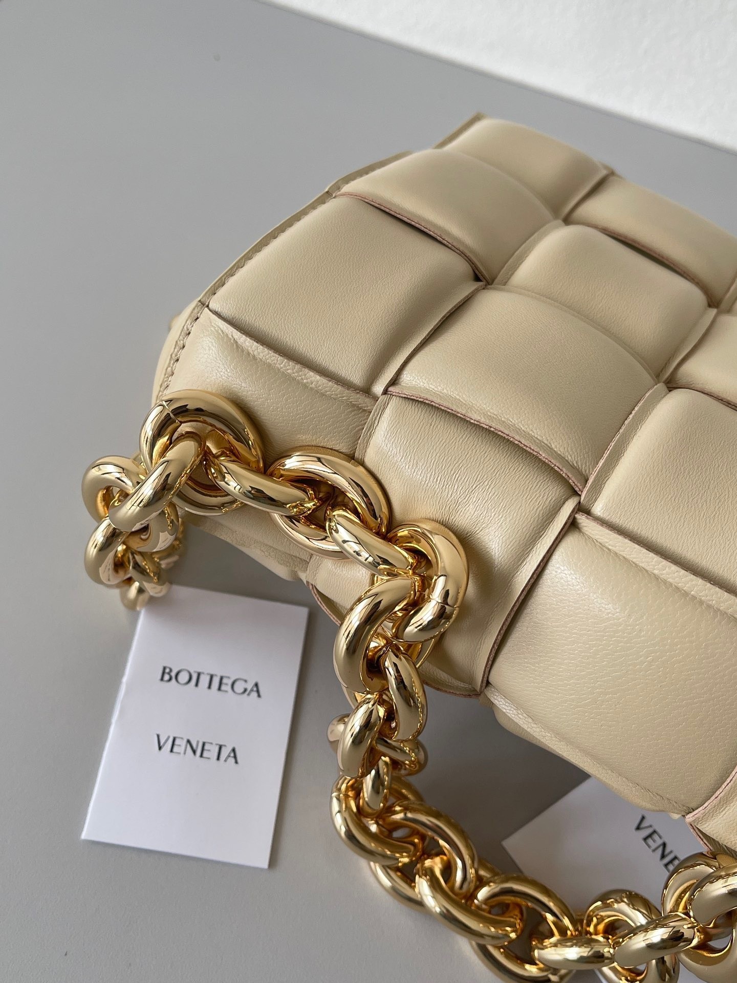 Bottega Veneta Chain Cassette Bag In Porridge Lambskin