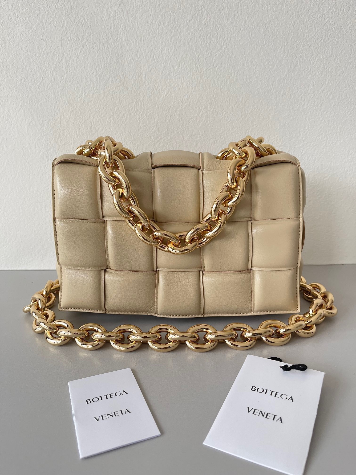 Bottega Veneta Chain Cassette Bag In Porridge Lambskin