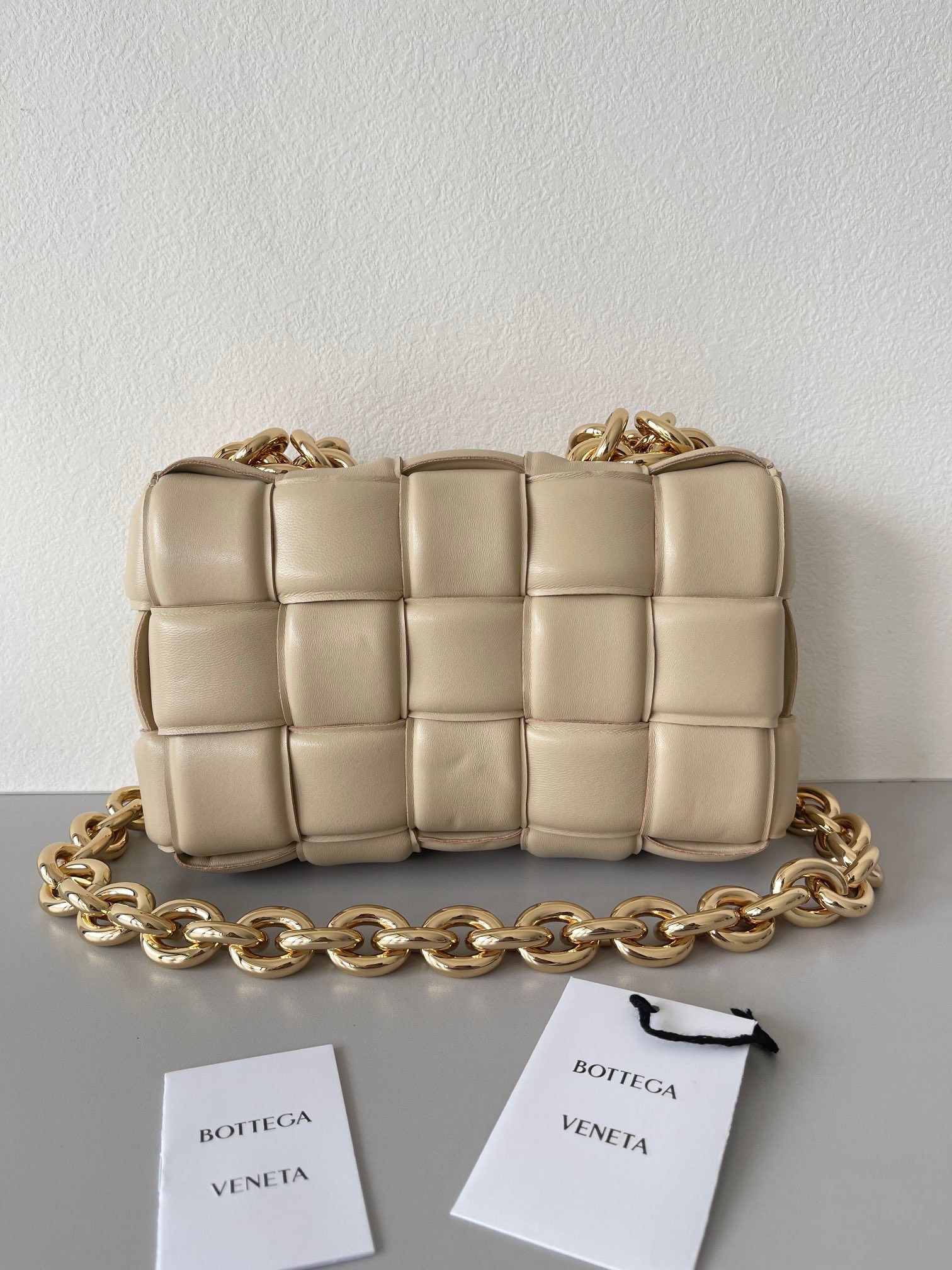 Bottega Veneta Chain Cassette Bag In Porridge Lambskin