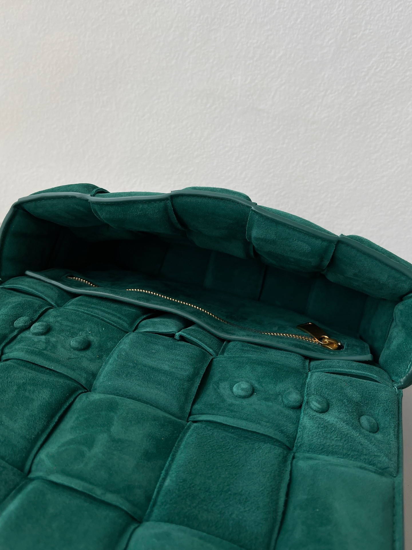 Bottega Veneta Chain Cassette Bag In Emerald Green Suede