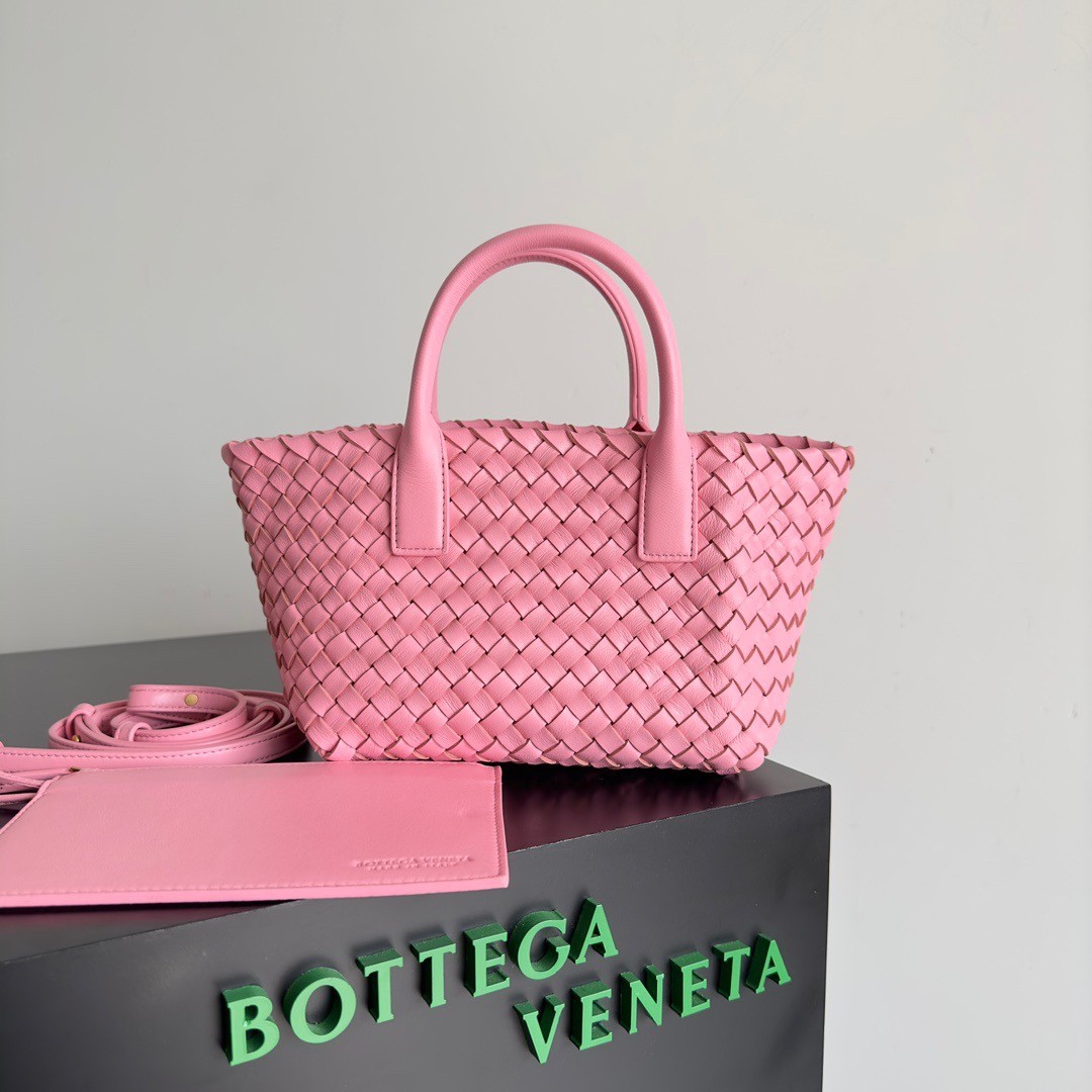 Bottega Veneta Cabat Mini Bag In Pink Intrecciato Lambskin