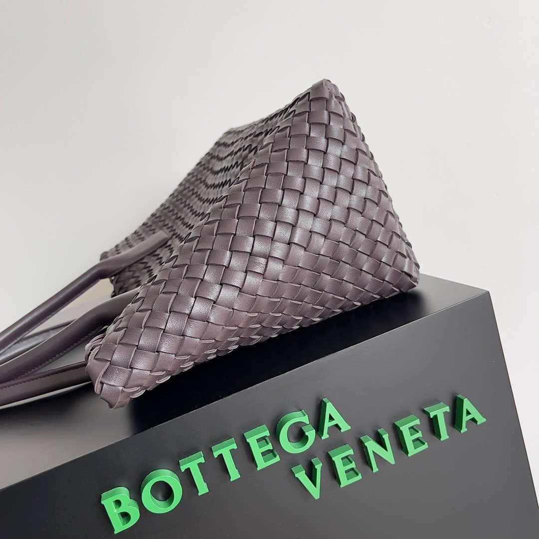 Bottega Veneta Cabat Medium Bag In Fondant Intrecciato Lambskin