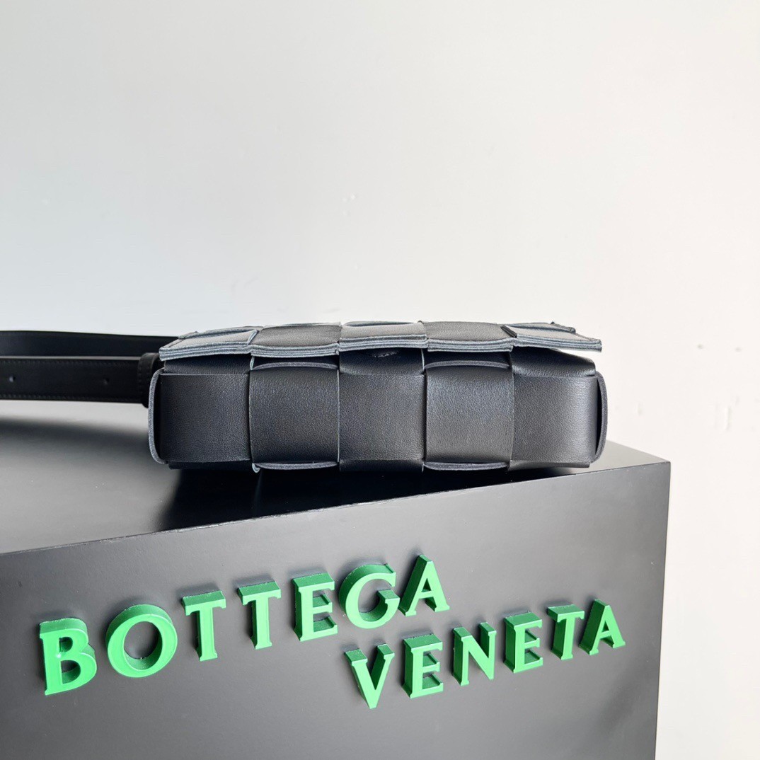 Bottega Veneta Small Cassette Bag In Black Intrecciato Lambskin