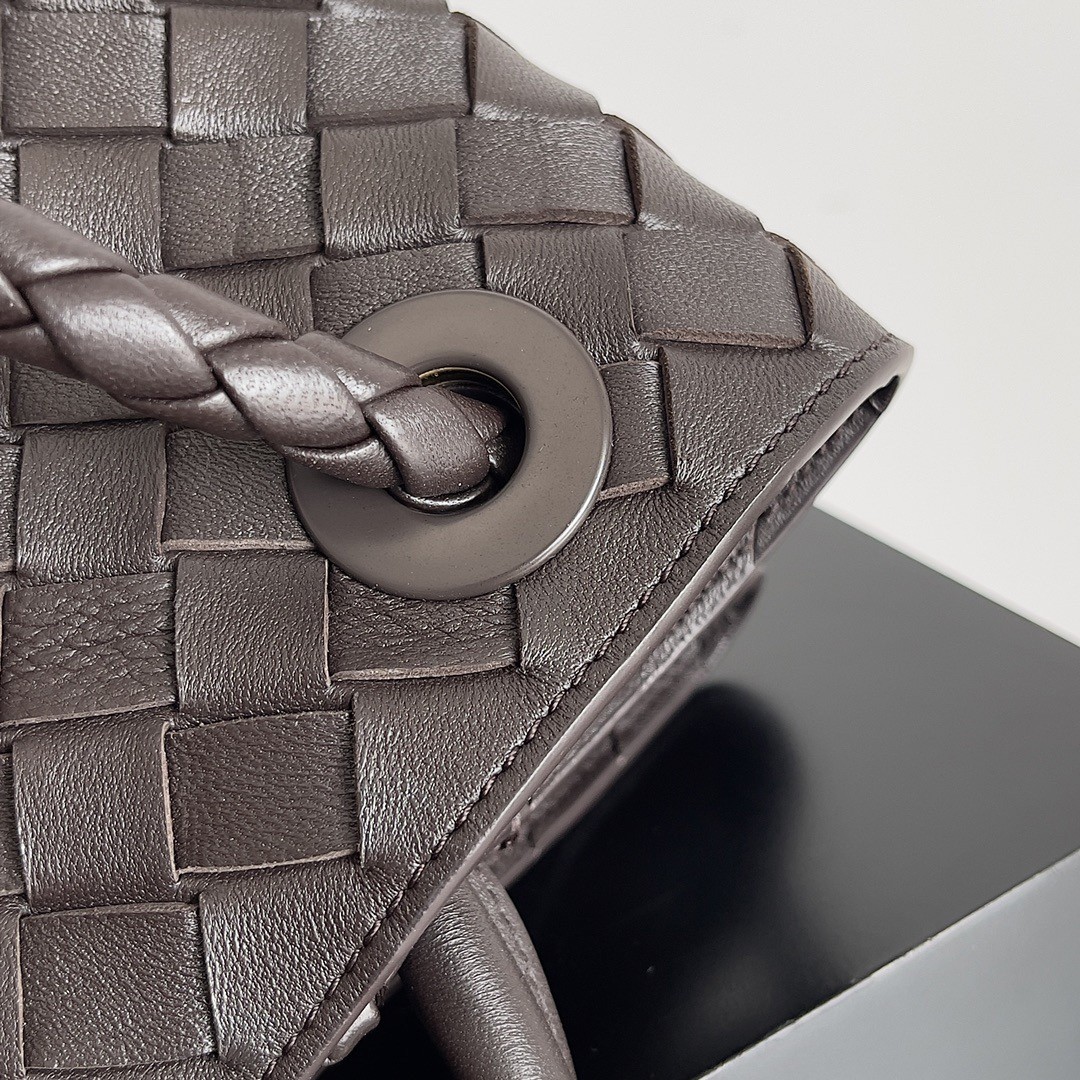 Bottega Veneta Medium Andiamo Bag In Fondant Intrecciato Lambskin