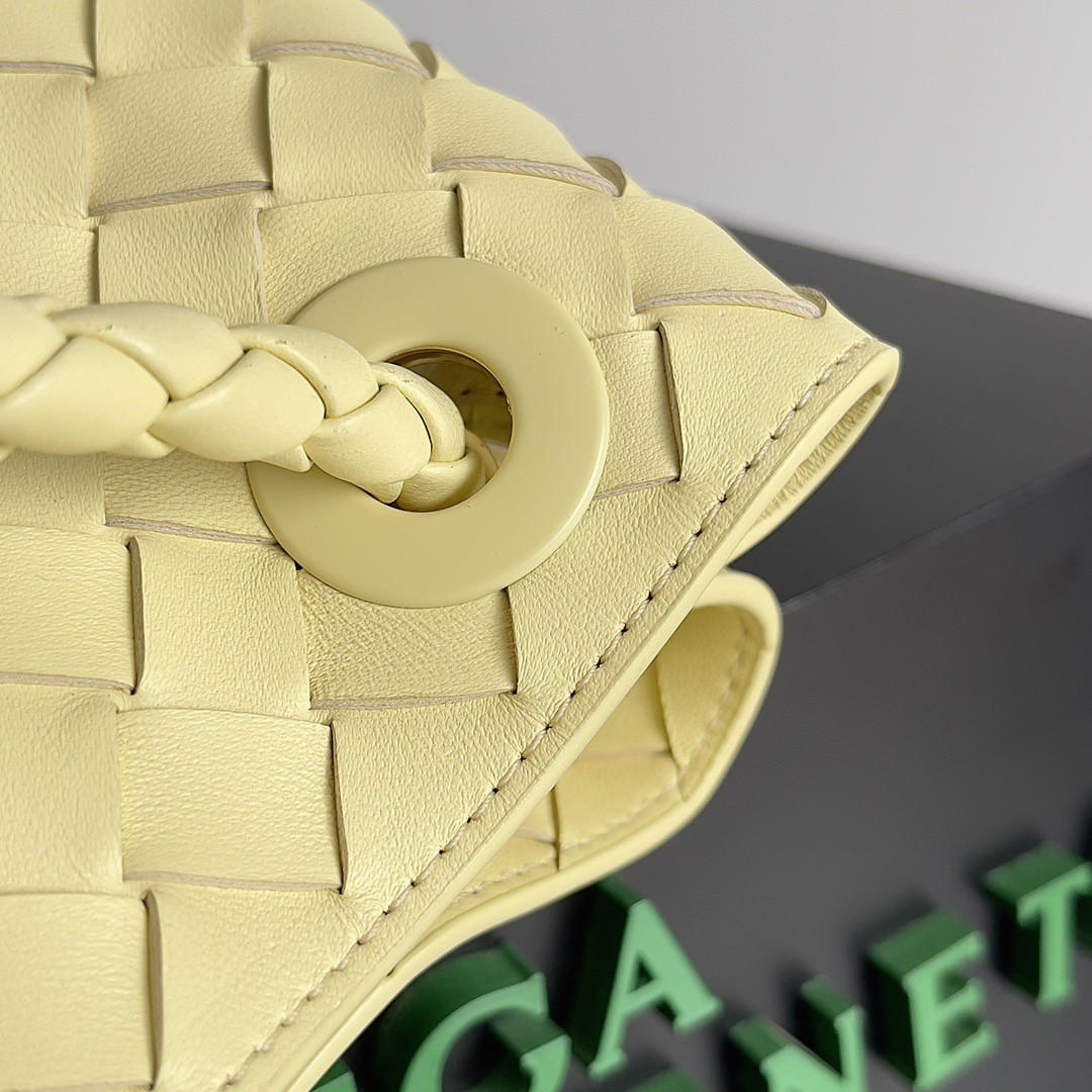 Bottega Veneta Medium Andiamo Bag In Ice Cream Intrecciato Lambskin