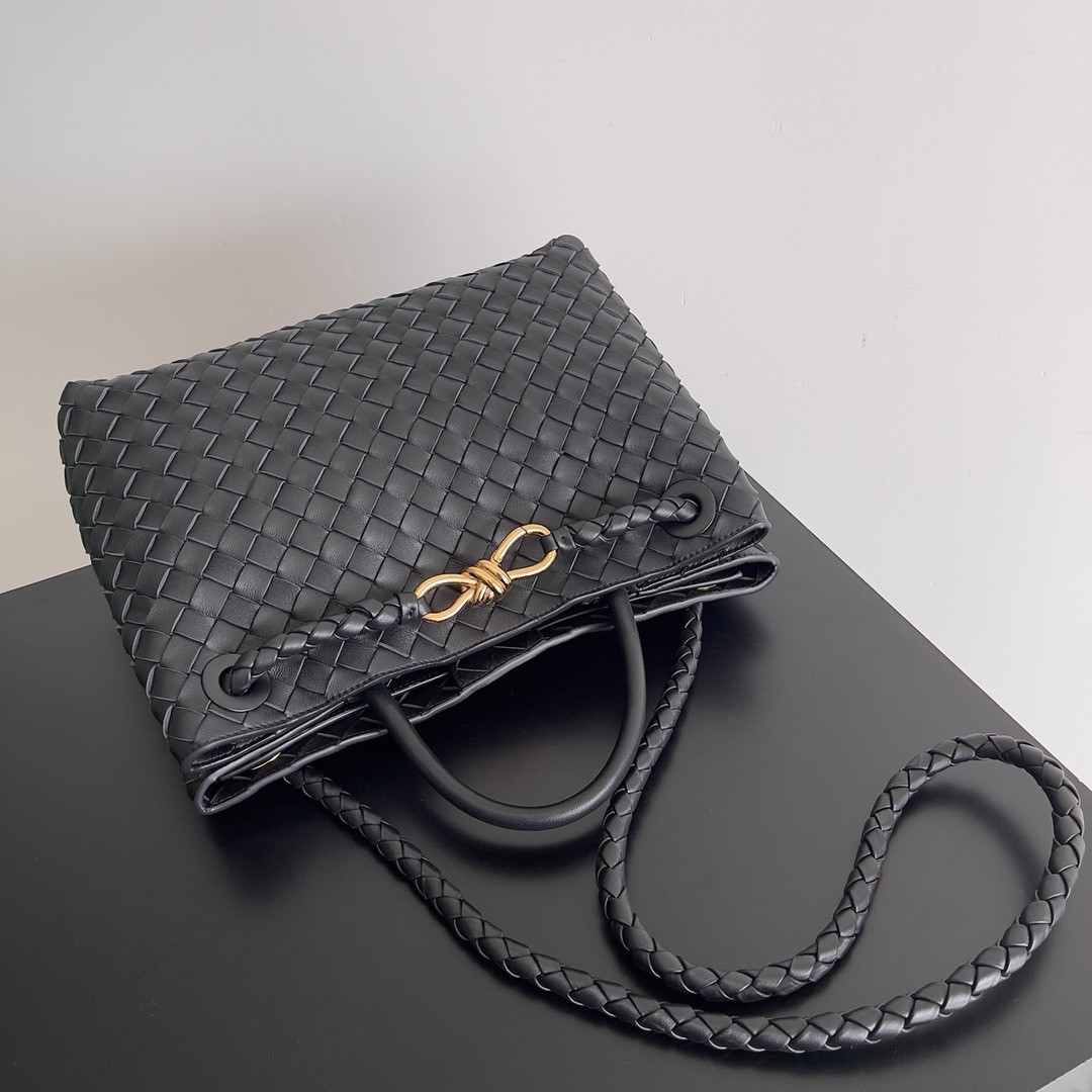 Bottega Veneta Medium Andiamo Bag In Black Intrecciato Lambskin