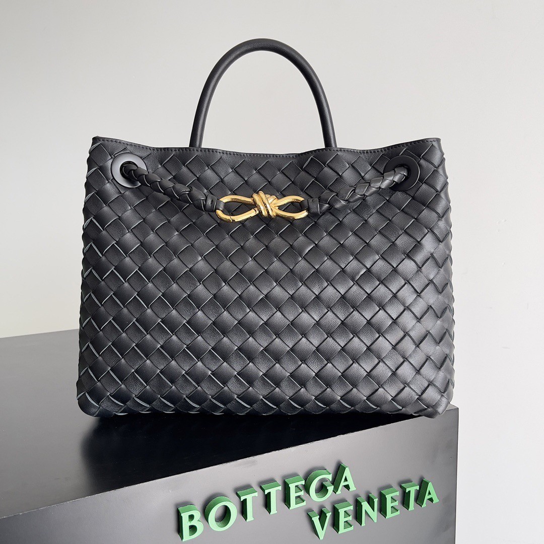 Bottega Veneta Medium Andiamo Bag In Black Intrecciato Lambskin