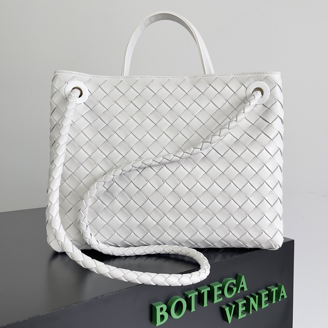 Bottega Veneta Medium Andiamo Bag In White Intrecciato Lambskin