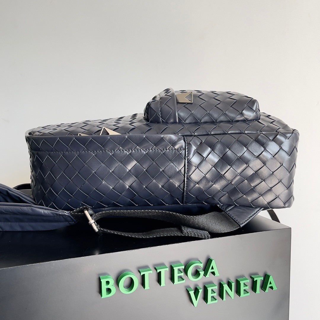 Bottega Veneta Small Backpack In Dark Blue Intrecciato Calfskin