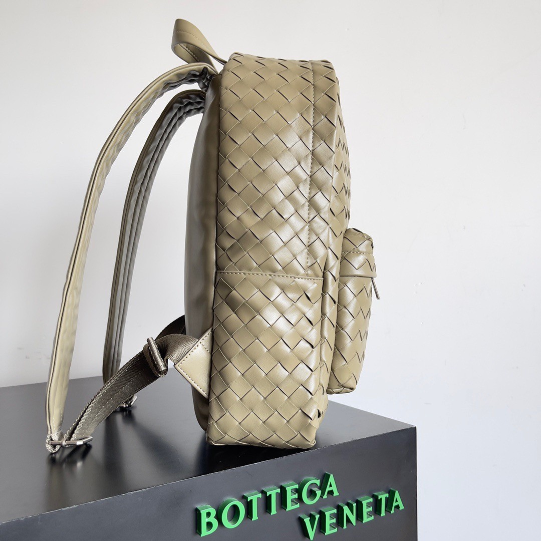 Bottega Veneta Small Backpack In Taupe Intrecciato Calfskin