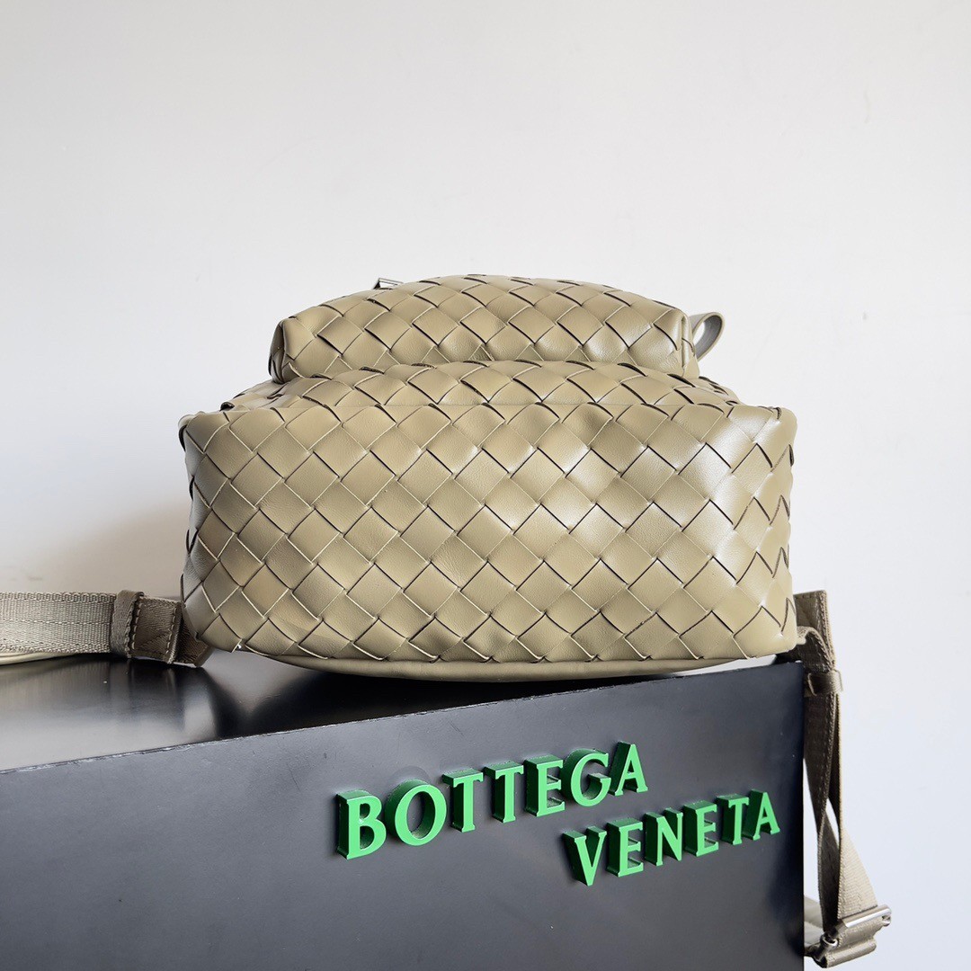 Bottega Veneta Small Backpack In Taupe Intrecciato Calfskin