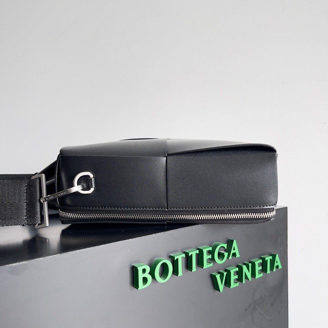 Bottega Veneta Arco Briefcase In Black Intreccio Calfskin