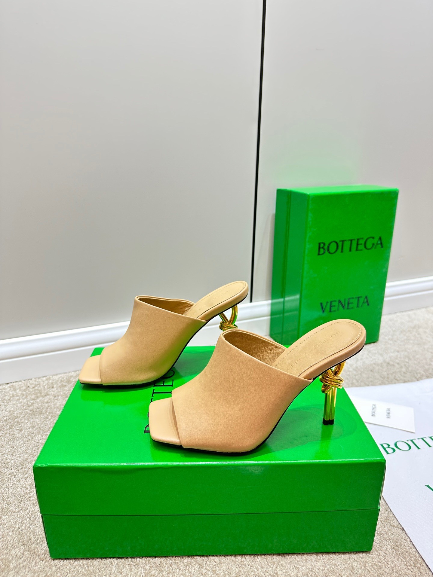 Bottega Veneta Knot Mules 90mm In Beige Lambskin