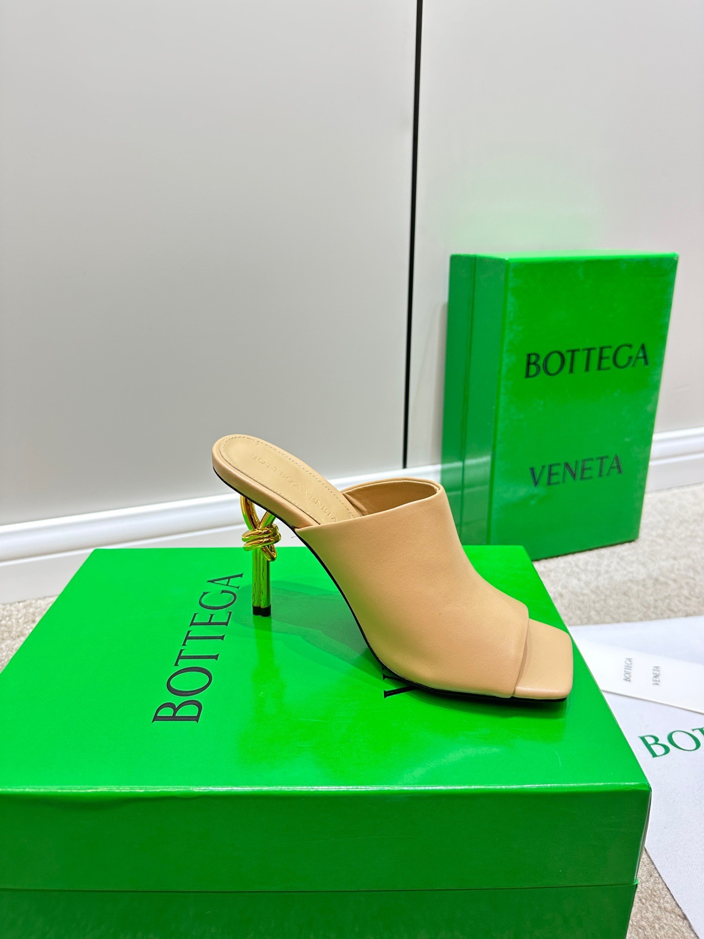 Bottega Veneta Knot Mules 90mm In Beige Lambskin