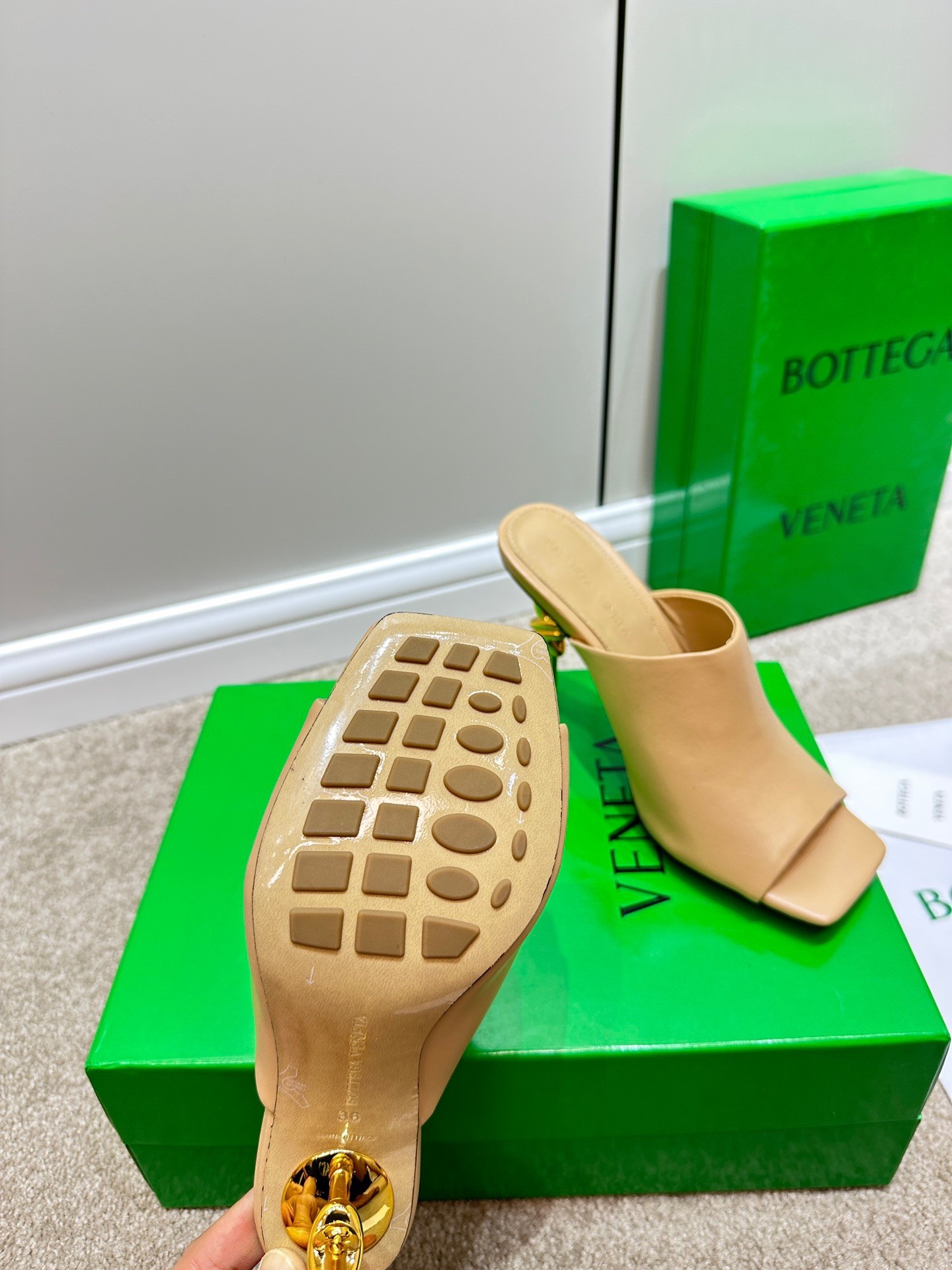 Bottega Veneta Knot Mules 90mm In Beige Lambskin