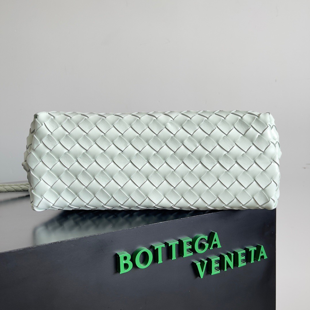 Bottega Veneta Andiamo Medium Bag In Glacier Intrecciato Lambskin