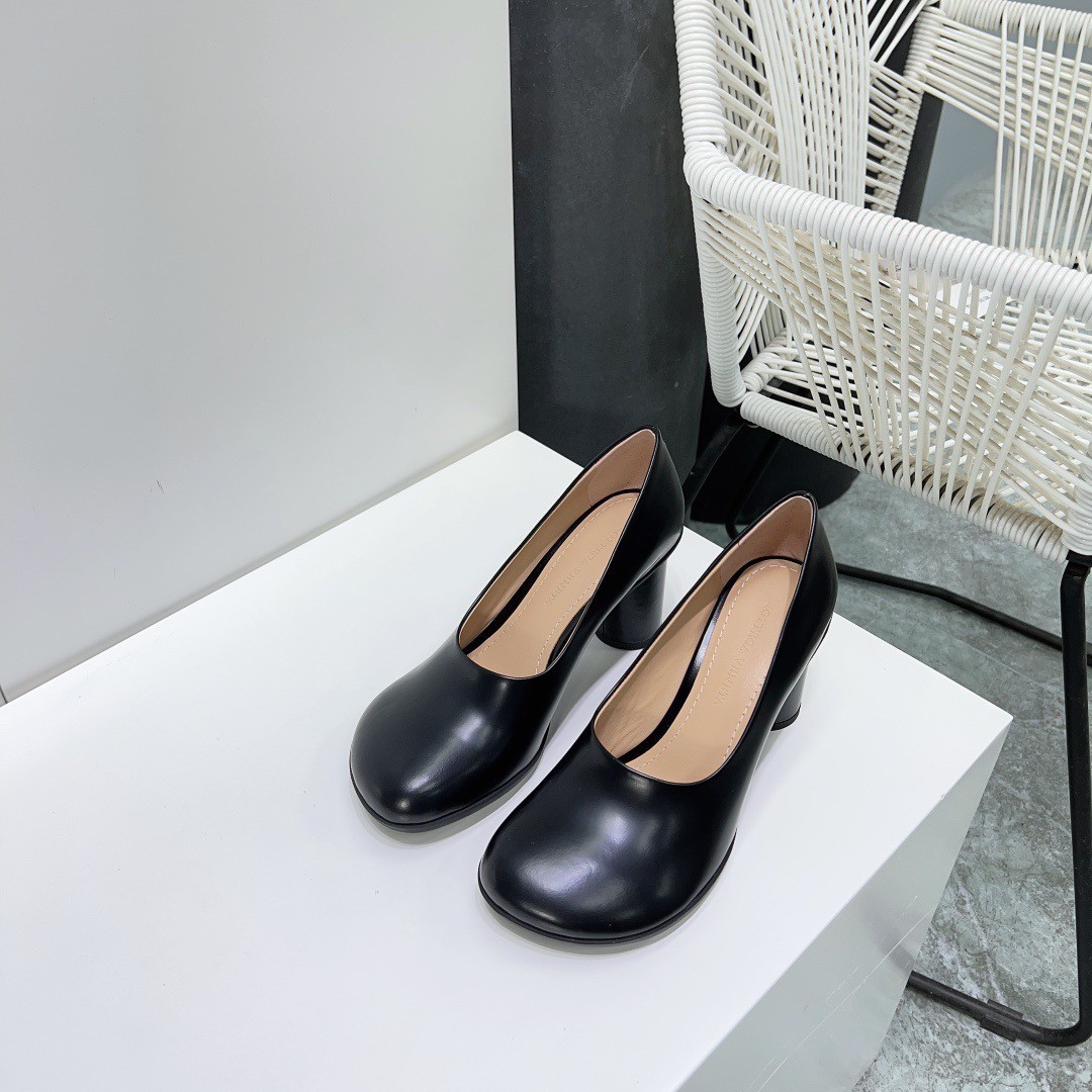 Bottega Veneta Atomic Pumps in Black Lambskin