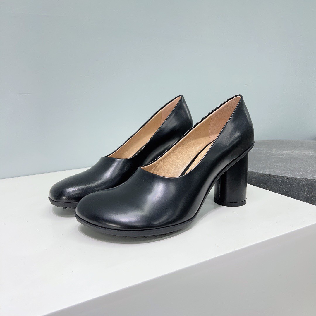 Bottega Veneta Atomic Pumps in Black Lambskin