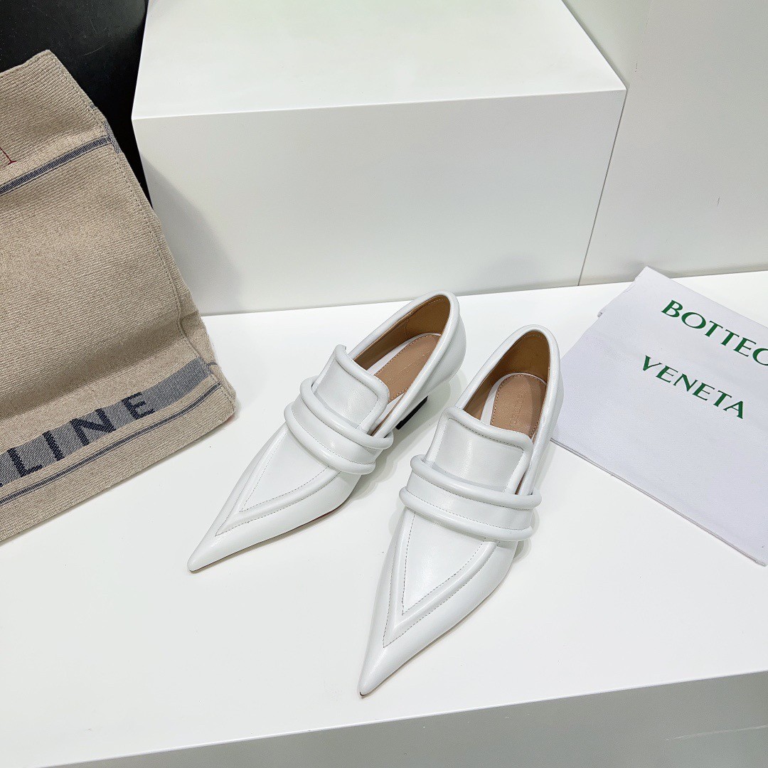 Bottega Veneta Spada Pumps in White Lambskin