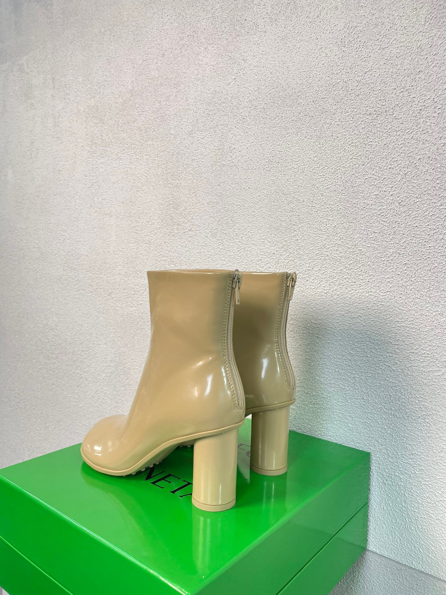 Bottega Veneta Atomic Ankle Boots In Beige Lambskin