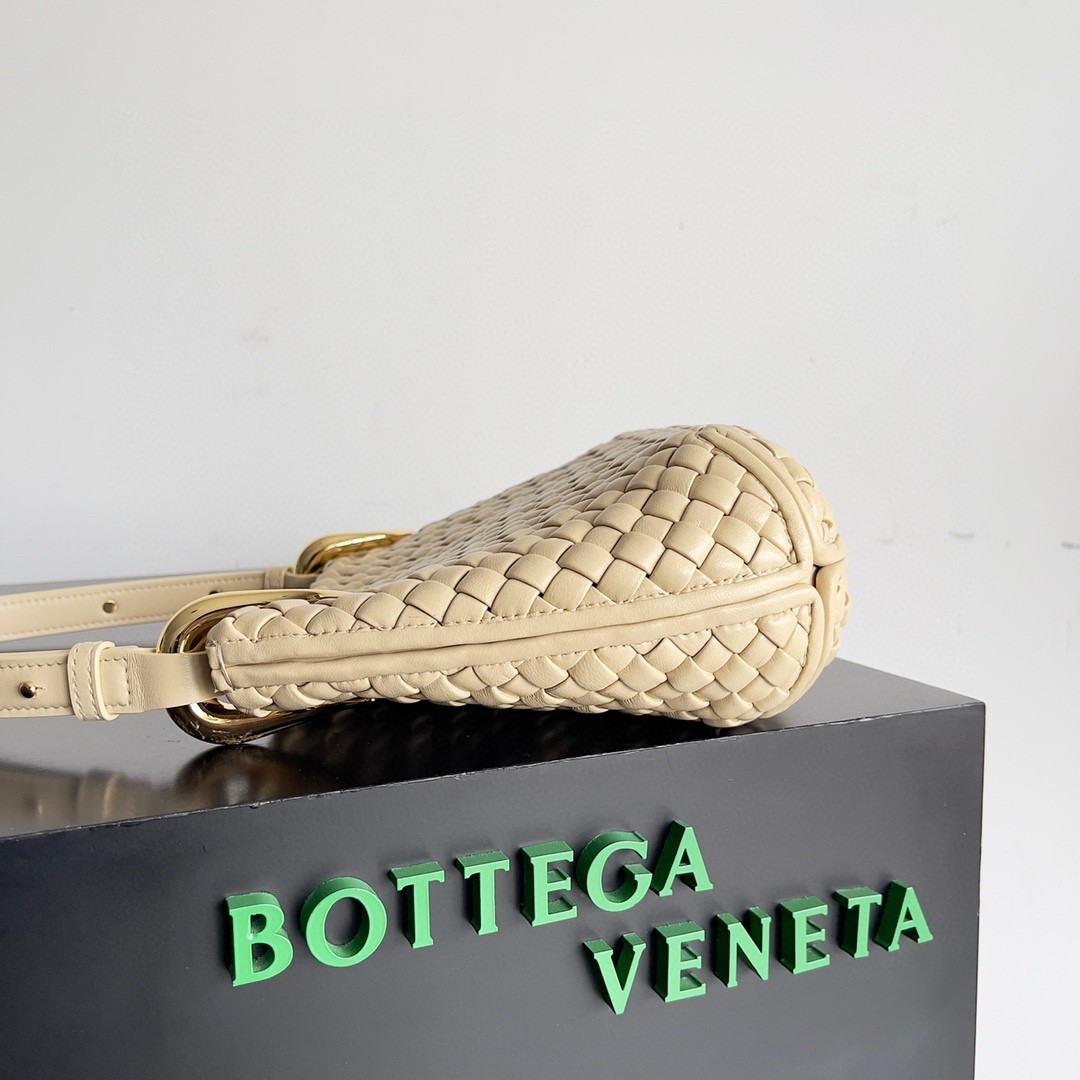 Bottega Veneta Clicker Small Bag in Porridge Intrecciato Lambskin