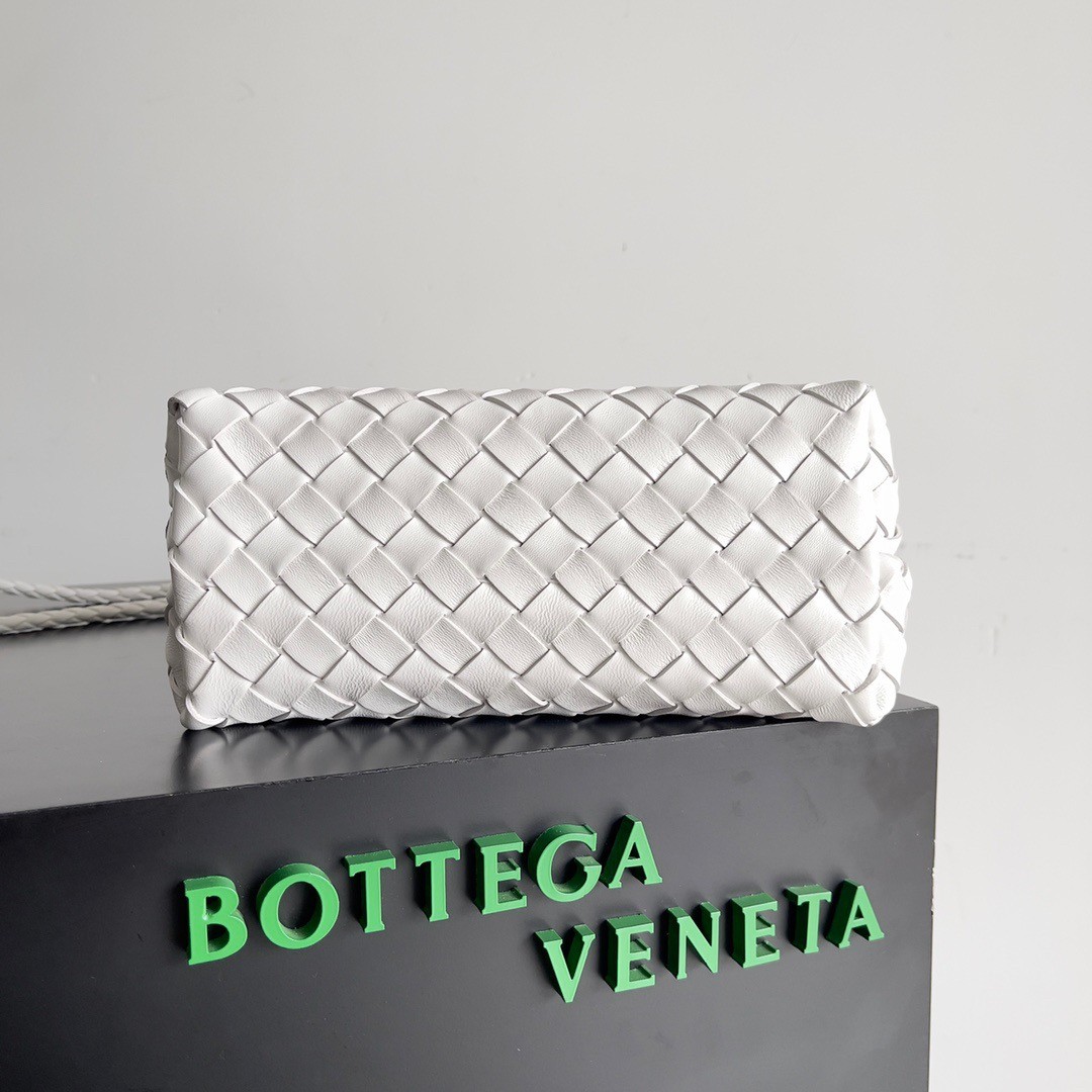 Bottega Veneta Small Andiamo Bag In White Intrecciato Lambskin